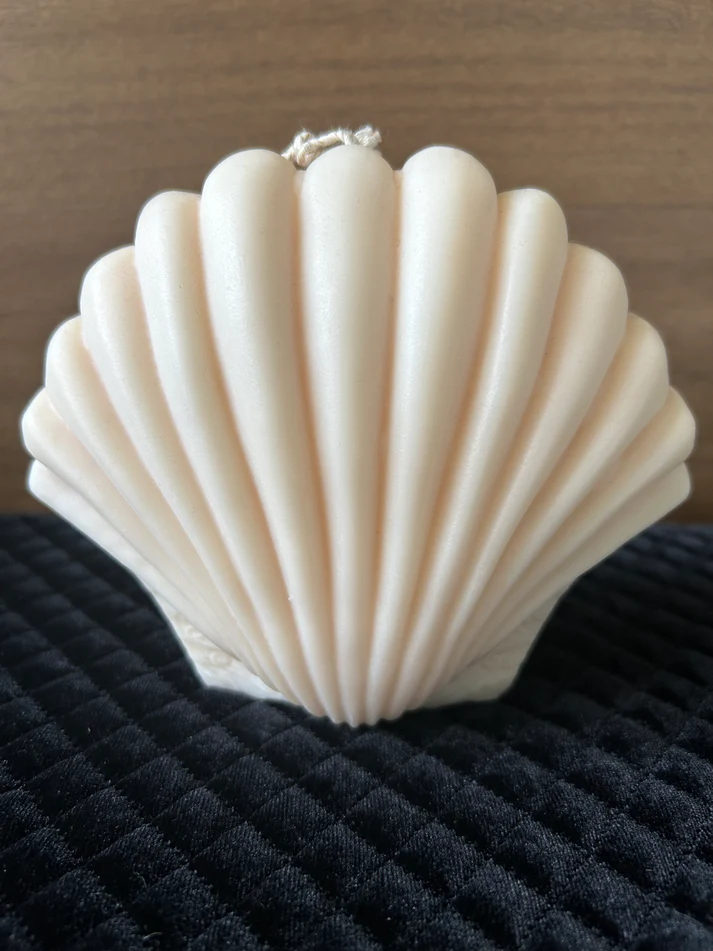 Huge Sea Shell Candle - Cream, vanilla & Cashmere
